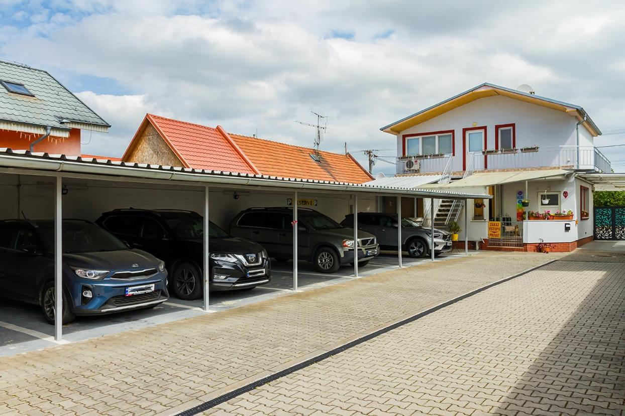 Apartmany Tereza & Free Parking Bratislava Eksteriør bilde